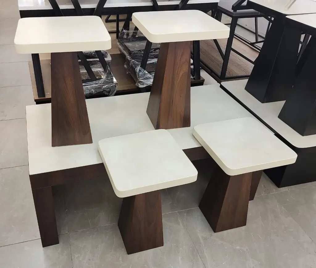 طقم طاولات خشب لونين (4+1) )