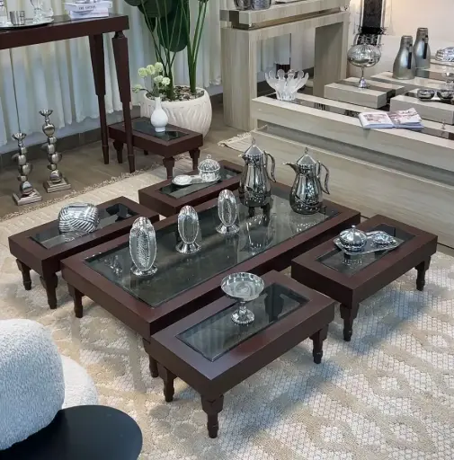 طقم طاولات ارجل خشب على زجاج أرضي (4+1)